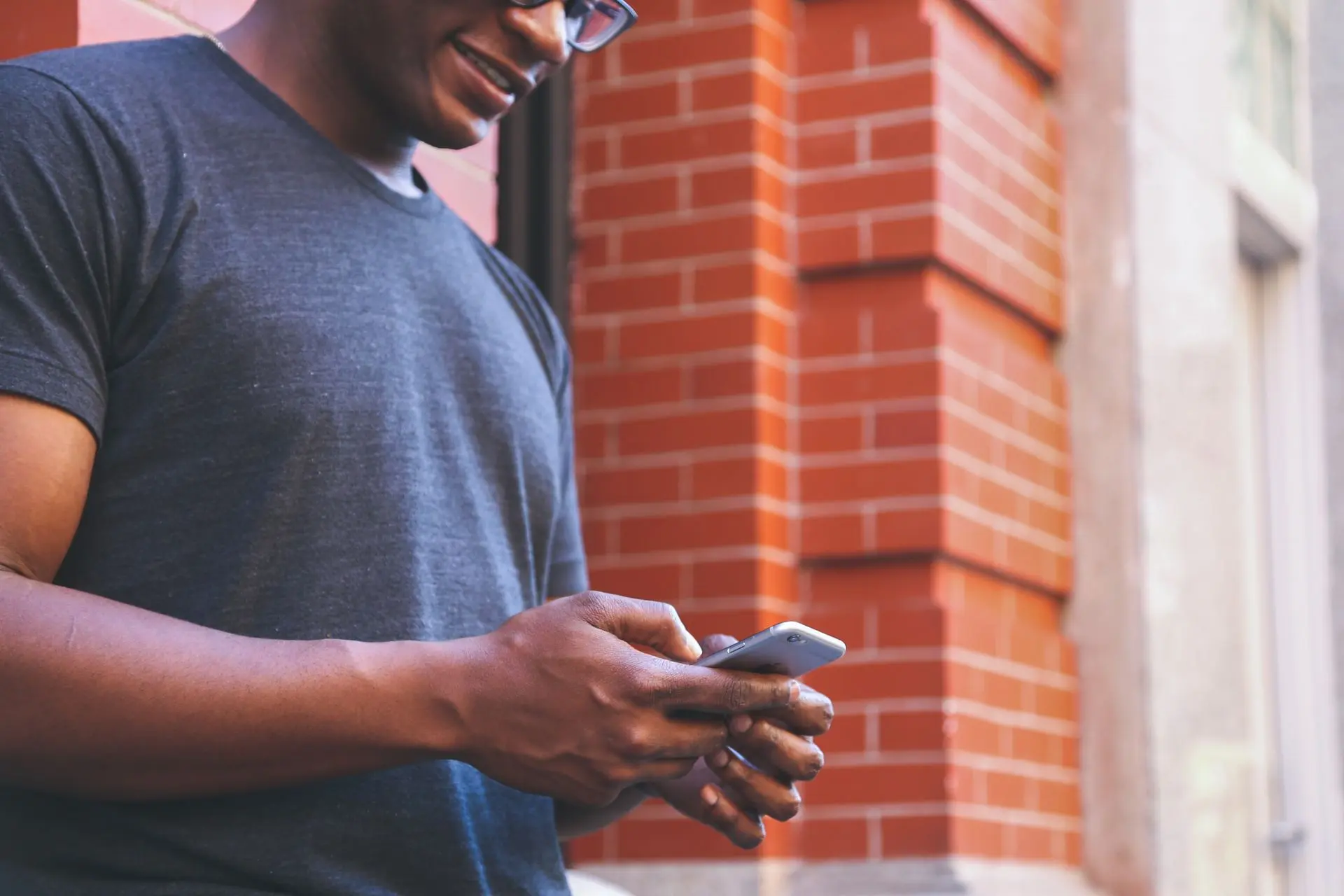 Casual vs Formal Texting: When to Use Each (Same Message, Two Ways)
