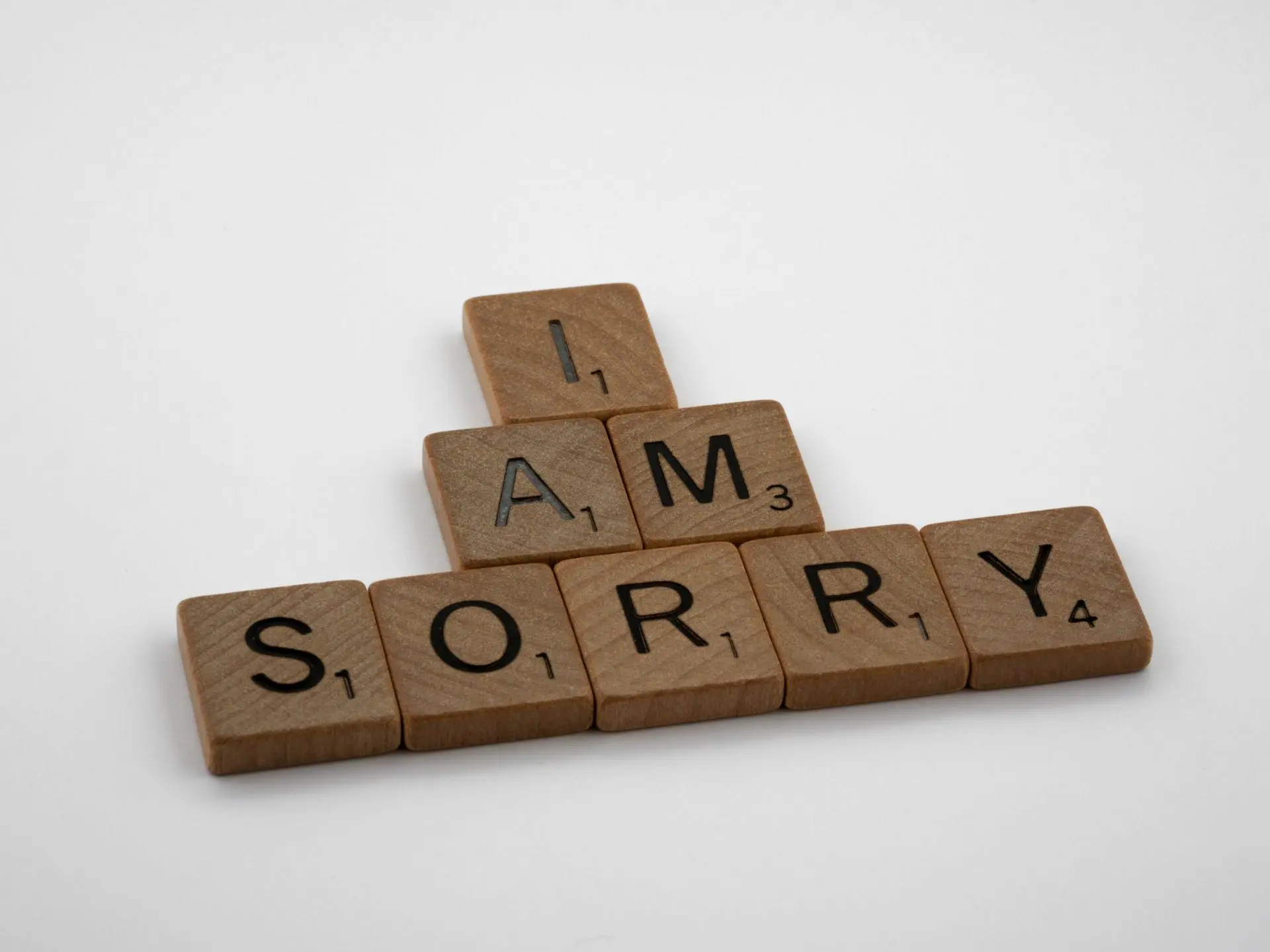 How to Apologize Over Text: What Works, What Backfires