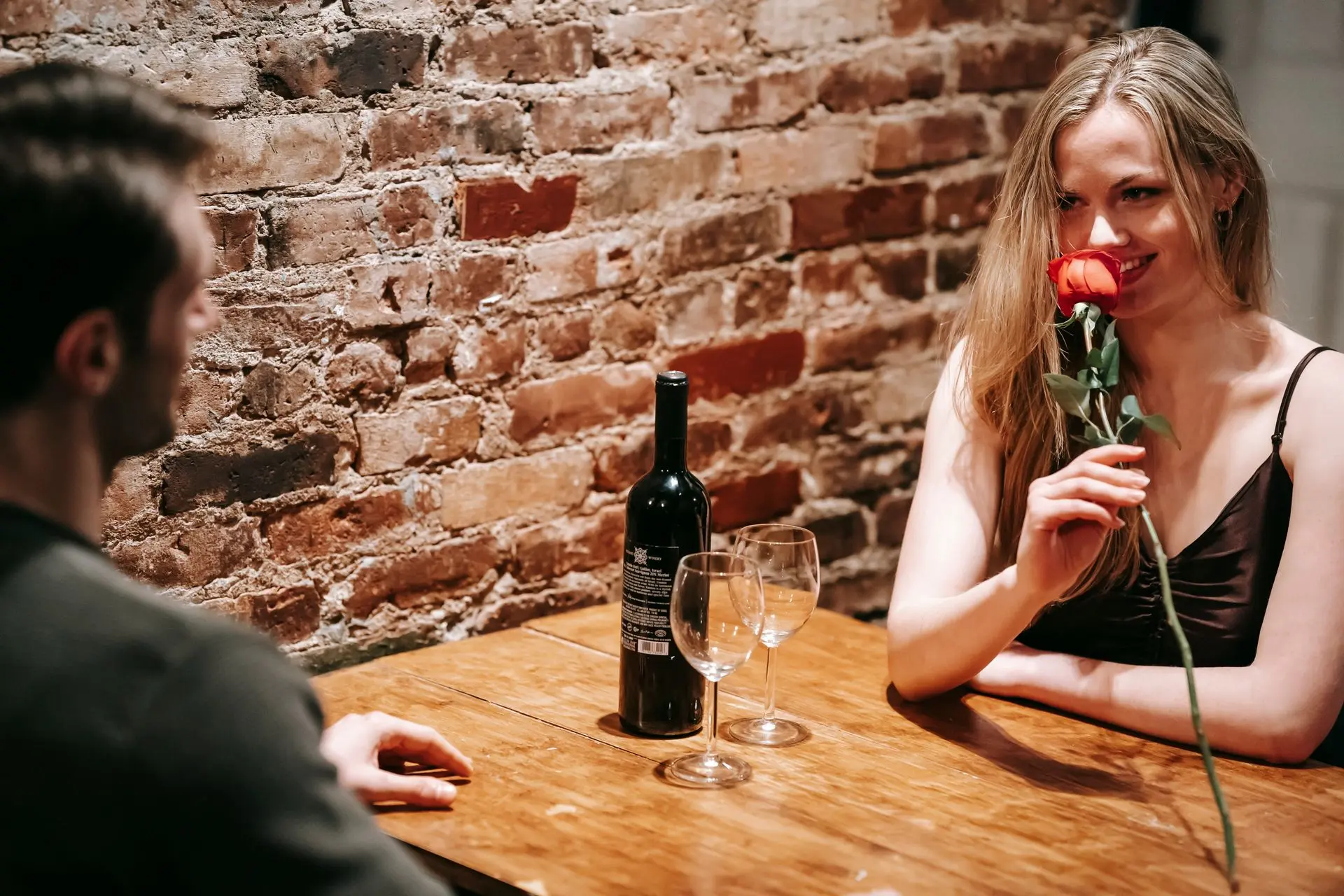 How to Be Flirty Over Text: What Works and What Kills It